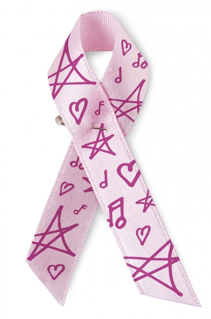 Roosa nauha -kuukausi alkoi lauantaina. Michael Monroen suunnittelemassa kolmen euron hintaisessa nauhassa on hänen nimikirjoituksestaan tuttuja tähtiä, sydämiä ja nuotteja. – Rakkaus ja musiikki parantavat, olen itsekin elävä esimerkki siitä, Michael Monroe sanoo.